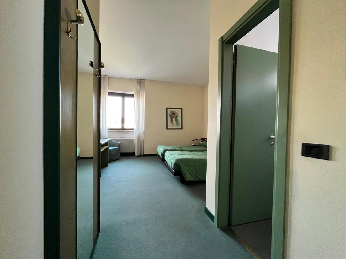 בינאסקו Hotel La Goletta מראה חיצוני תמונה