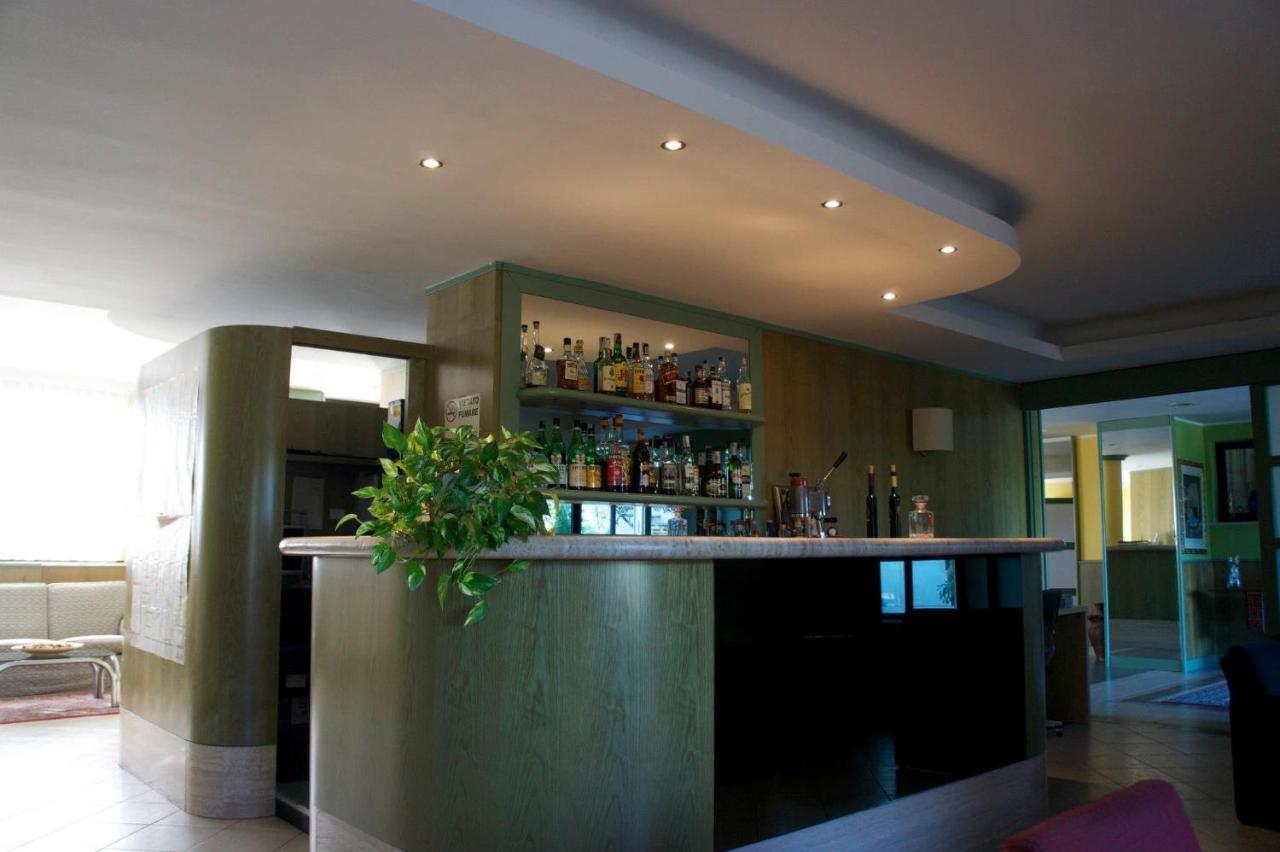 בינאסקו Hotel La Goletta מראה חיצוני תמונה