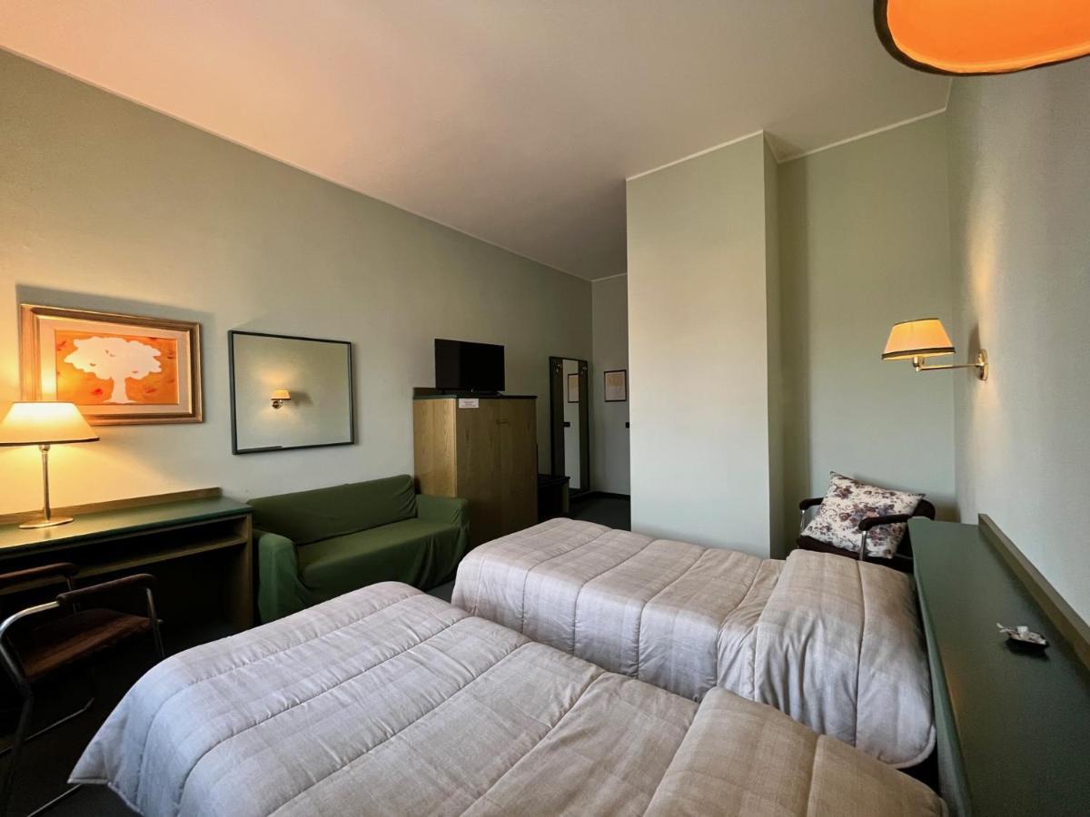 בינאסקו Hotel La Goletta מראה חיצוני תמונה