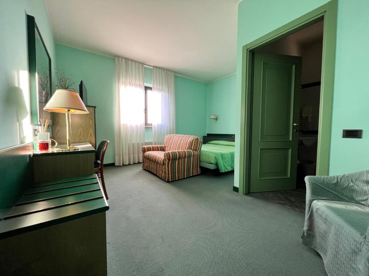 בינאסקו Hotel La Goletta מראה חיצוני תמונה