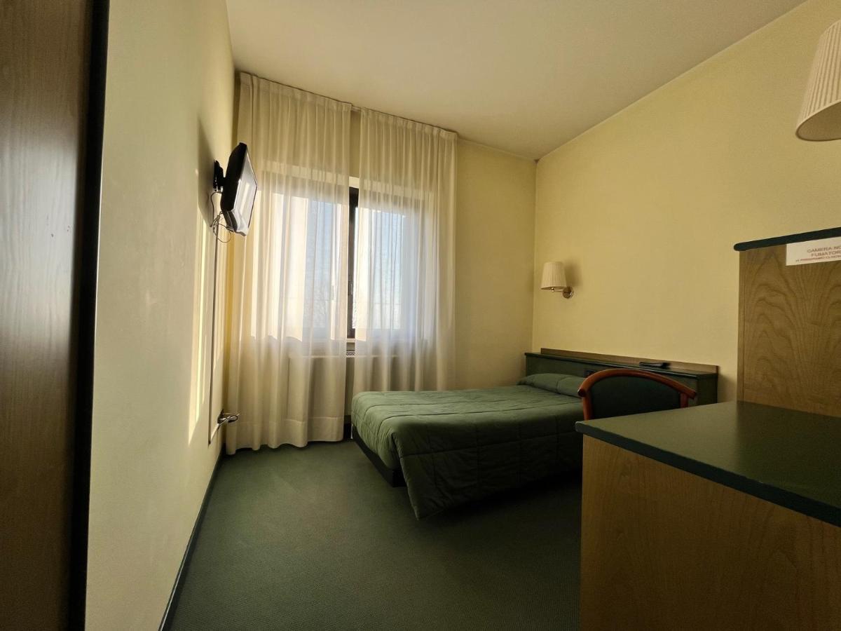 בינאסקו Hotel La Goletta מראה חיצוני תמונה