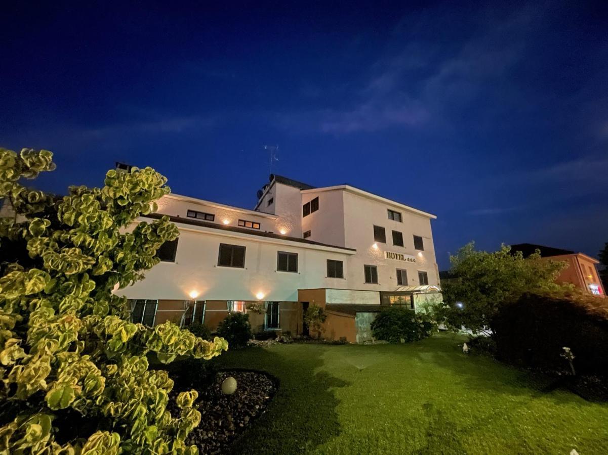 בינאסקו Hotel La Goletta מראה חיצוני תמונה