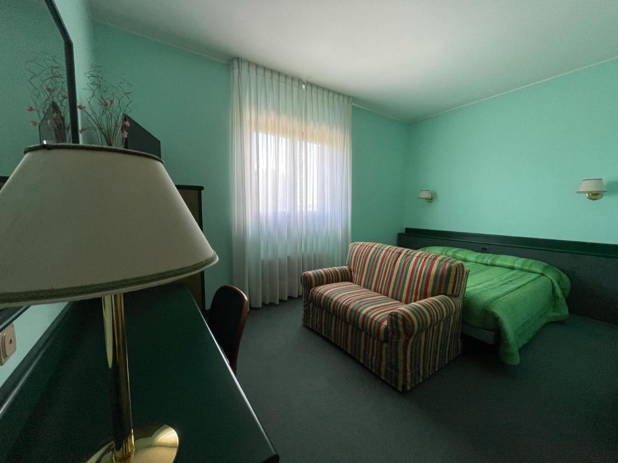 בינאסקו Hotel La Goletta מראה חיצוני תמונה