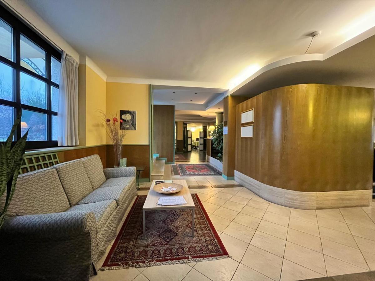בינאסקו Hotel La Goletta מראה חיצוני תמונה