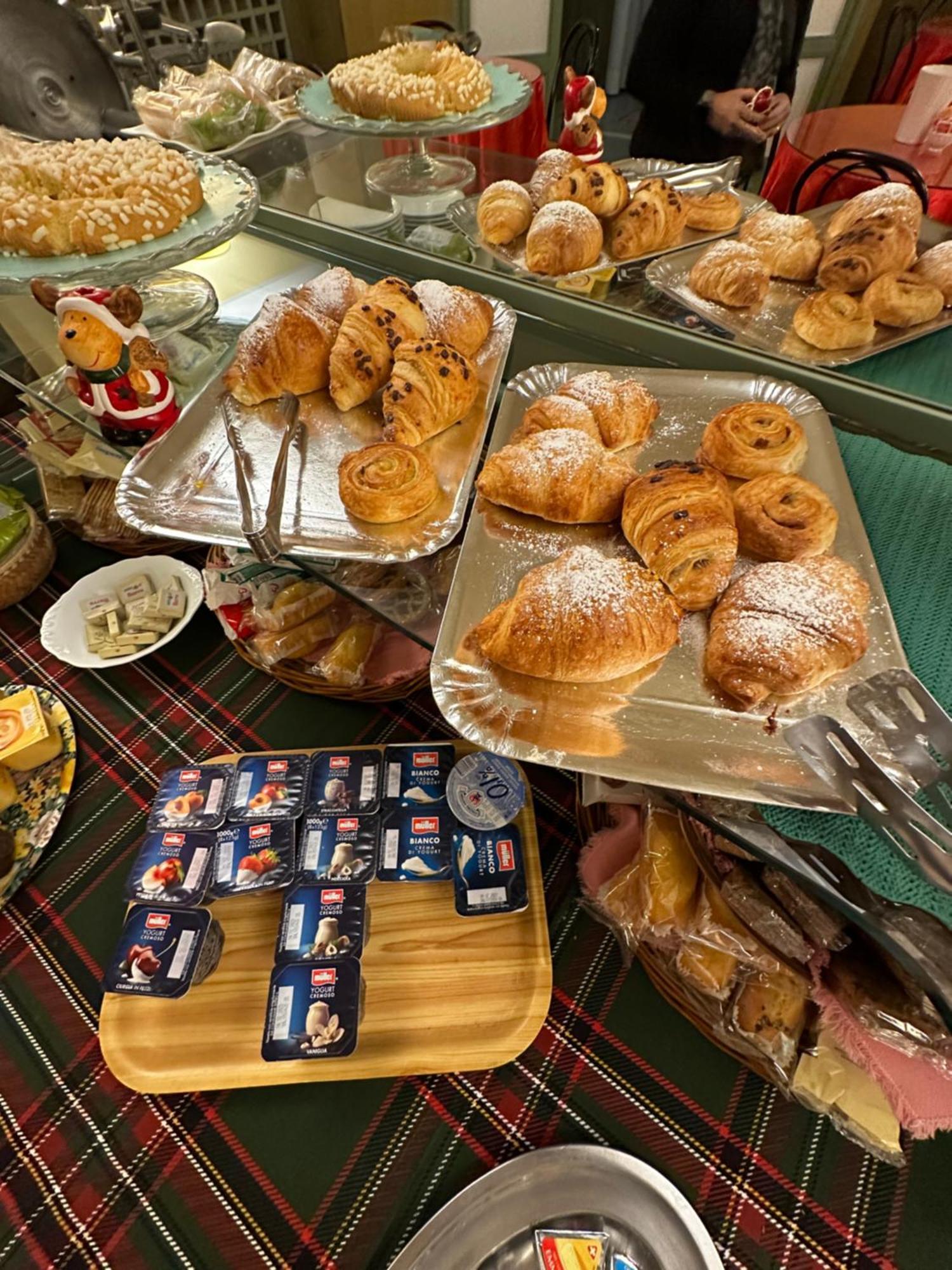 בינאסקו Hotel La Goletta מראה חיצוני תמונה