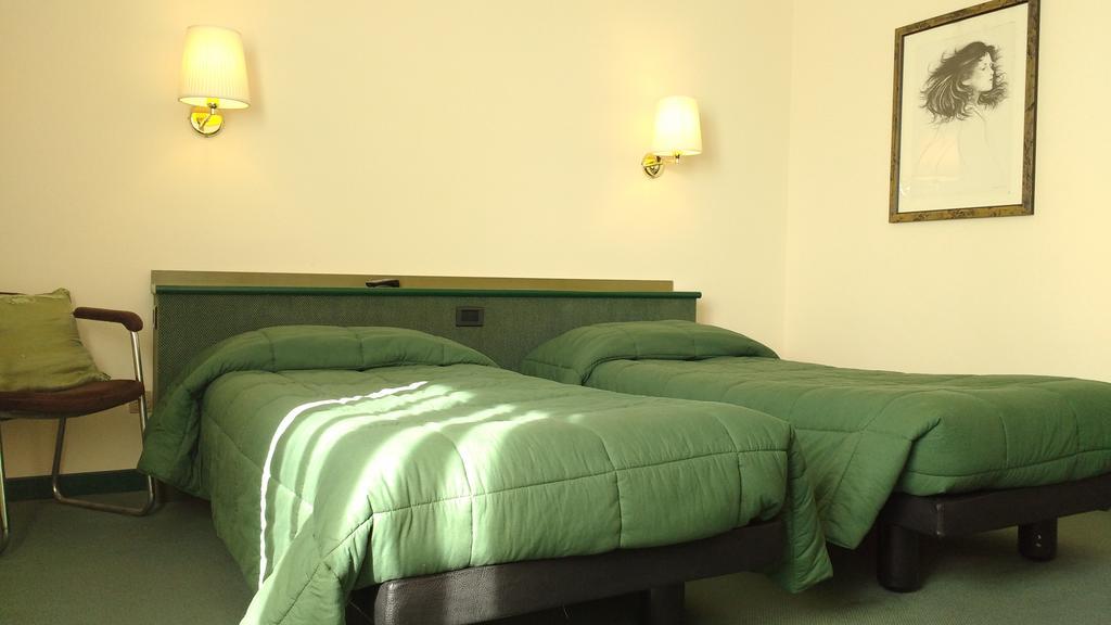 בינאסקו Hotel La Goletta מראה חיצוני תמונה